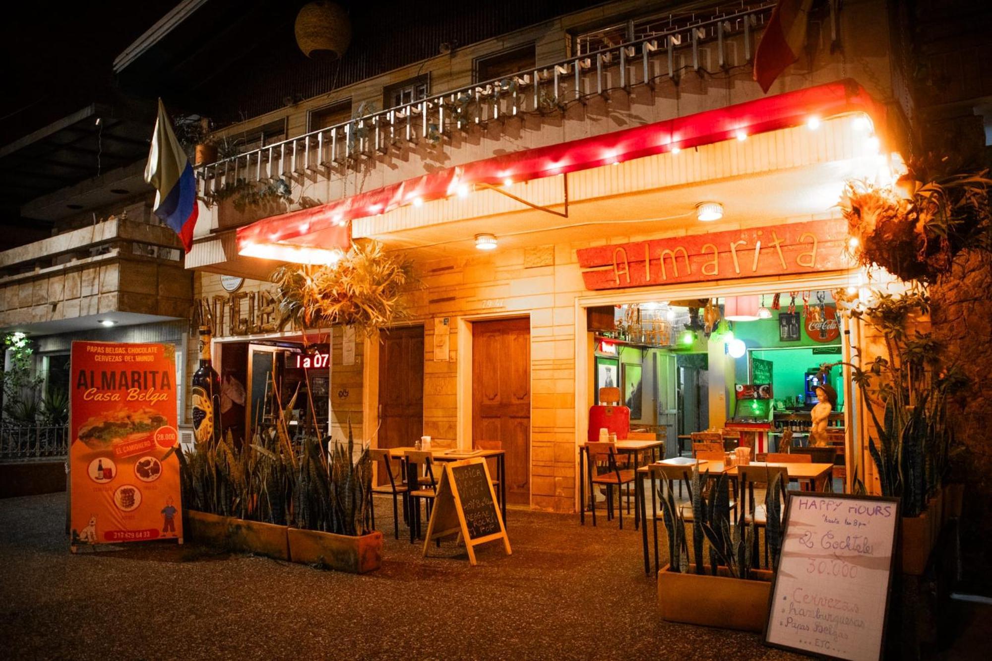 Casa Almarita - Hostal, Bar Y Restaurante Medellin Exterior photo