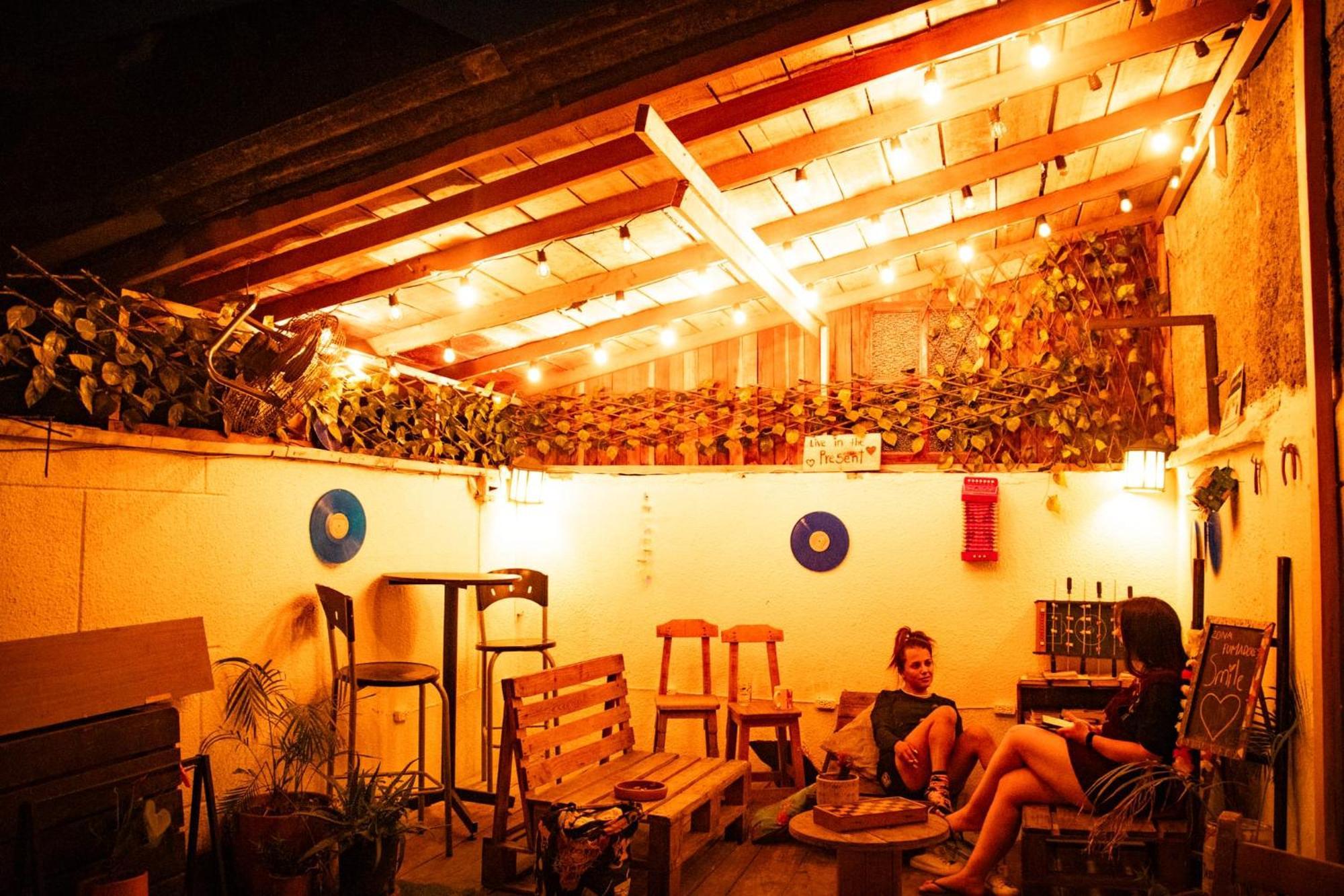 Casa Almarita - Hostal, Bar Y Restaurante Medellin Exterior photo